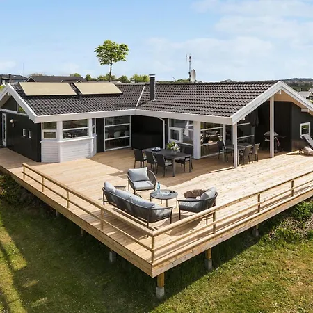 Beautiful In With Kitchen Holiday home